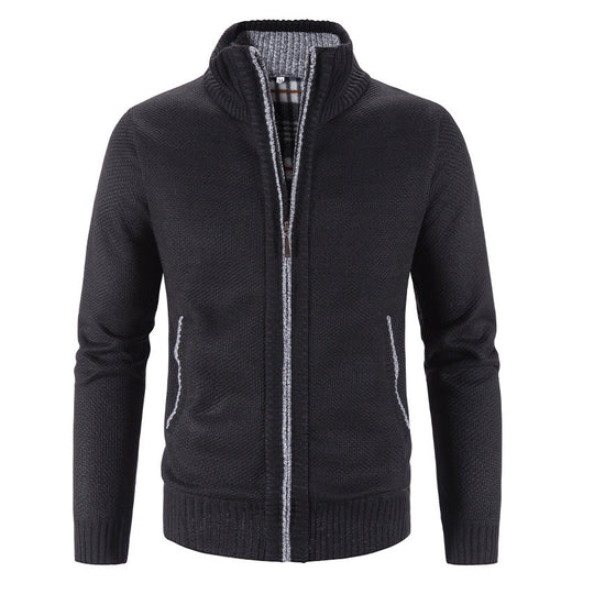 Giacca invernale uomo nera, zip frontale, colletto alto, tasche laterali, tessuto lavorato a maglia, ideale per look casual ed eleganti.