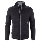 Giacca invernale uomo nera, zip frontale, colletto alto, tasche laterali, design elegante, tessuto caldo, ideale per moda casual e freddo.