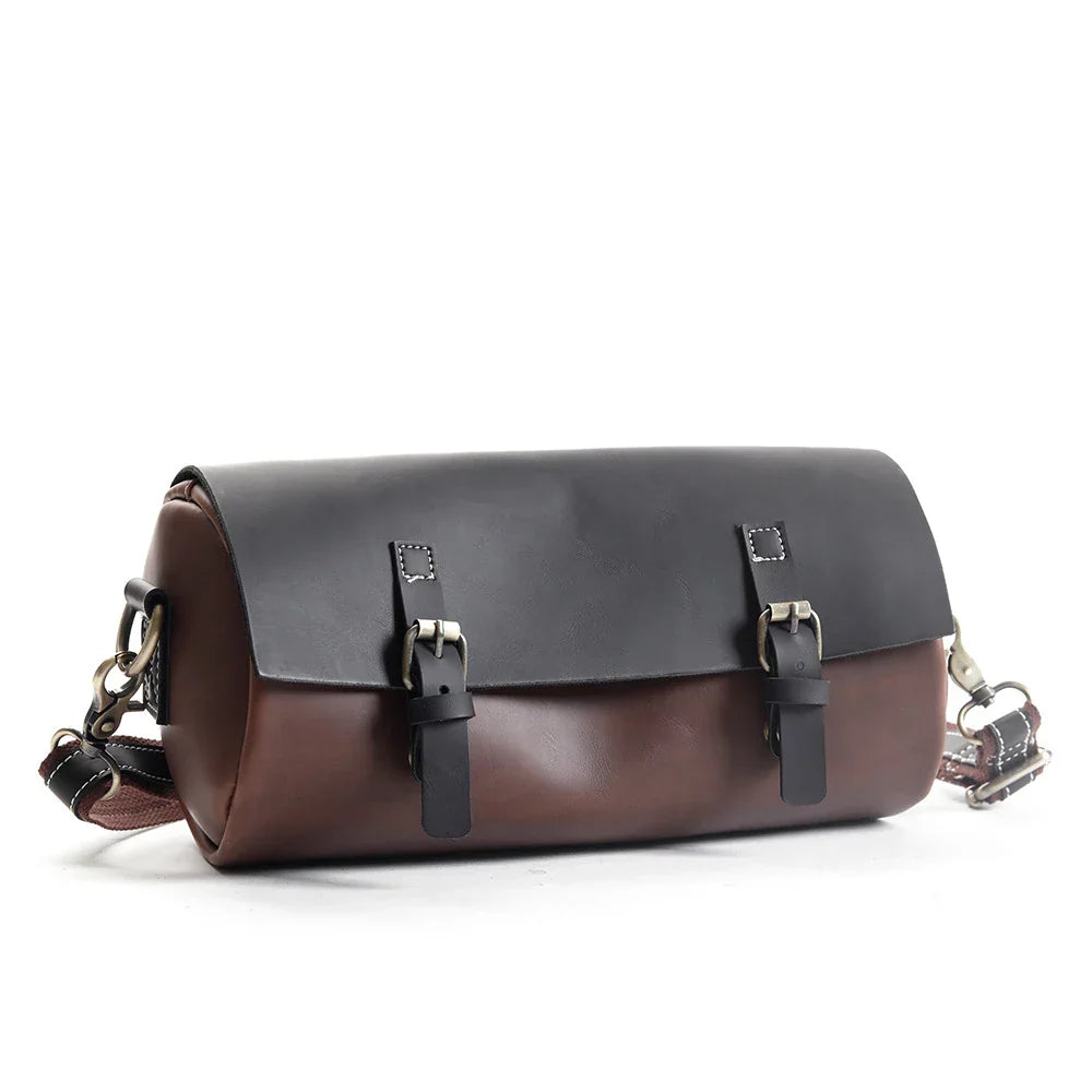 Borsa a tracolla in pelle marrone e nera, design elegante con fibbie metalliche, ideale per uomo e donna. Accessorio moda di alta qualità.