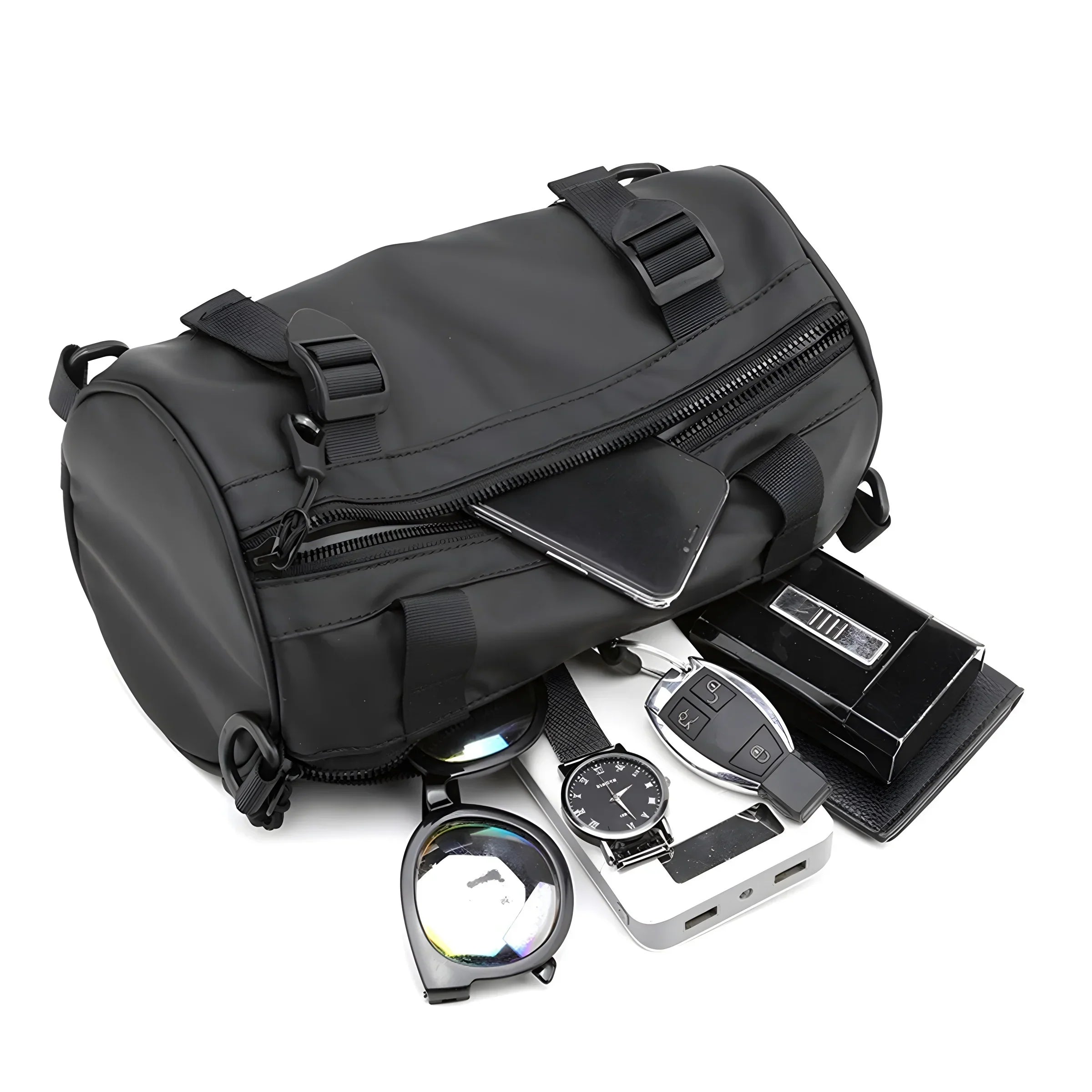 Borsa a tracolla cilindrica nera impermeabile con smartphone, occhiali da sole, orologio, chiavi auto e power bank. Accessori moda uomo.