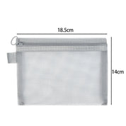 Busta trasparente con cerniera grigia, dimensioni 18,5x14 cm, ideale per organizzare documenti, articoli da viaggio, cancelleria.