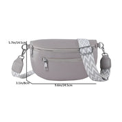 Marsupio grigio in pelle sintetica con cerniere multiple, tracolla regolabile a motivo geometrico. Dimensioni: 24,5x14,5x8 cm. Accessorio moda donna.