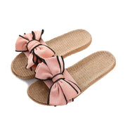 Sandali estivi da donna con fiocco rosa, suola in paglia intrecciata, design casual elegante, perfetti per spiaggia e passeggiate.
