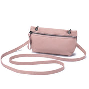 Borsa a tracolla rosa chiaro in pelle con zip frontale e tracolla regolabile, design elegante e compatto, perfetta per uso quotidiano.