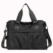 Borsa da viaggio nera unisex, spaziosa e resistente, con manici e tracolla regolabile. Ideale per viaggi, palestra e uso quotidiano.