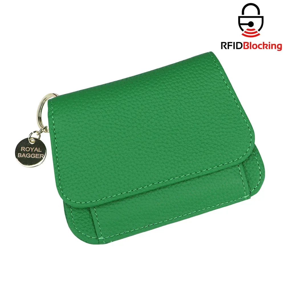 Portafoglio verde in pelle con protezione RFID, chiusura a bottone, ciondolo Royal Bagger. Accessorio moda elegante e sicuro per carte e contanti.