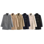 Cappotti doppiopetto donna in lana, colori assortiti: grigio, beige, cammello, blu, crema, nero. Eleganti, invernali, moda femminile.