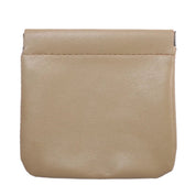 Portamonete in pelle beige, design minimalista, chiusura a scatto. Accessorio elegante per donna, ideale per carte e monete.