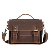 Borsa a tracolla in pelle marrone vintage, design elegante con fibbie in metallo, ideale per lavoro e viaggio. Accessorio moda uomo e donna.