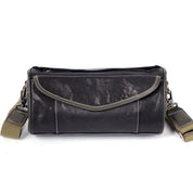 Borsa a tracolla in pelle nera, design elegante, con cinghia regolabile e dettagli cuciti. Ideale per uomo, moda casual e viaggi.
