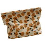 Borsa in tessuto floreale arancione e bianco, design vintage, ideale per accessori moda. Stile retrò, perfetta per look casual e chic.