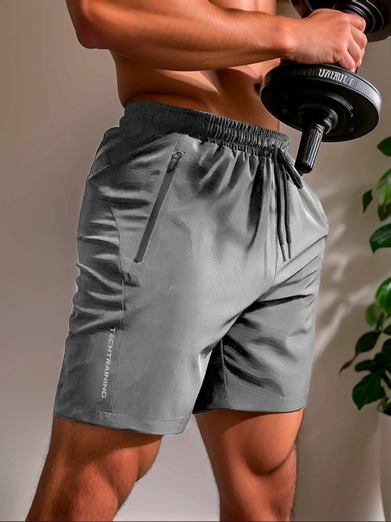Pantaloncini sportivi grigi da uomo con tasche, elastico in vita, ideali per allenamento e fitness. Uomo che solleva manubrio.