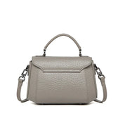 Borsa a mano in pelle grigia con tracolla regolabile, design elegante e moderno, ideale per donna, accessorio moda versatile e chic.