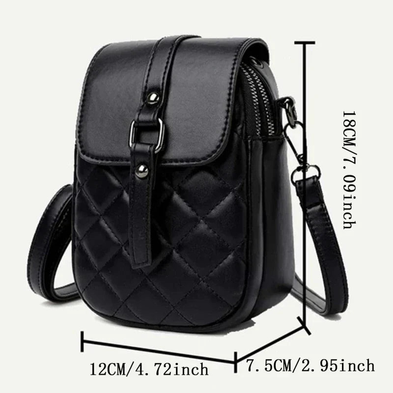 Borsa a tracolla nera in pelle trapuntata, dimensioni 18x12x7.5 cm, con chiusura a fibbia e cerniera, ideale per moda donna e accessori eleganti.
