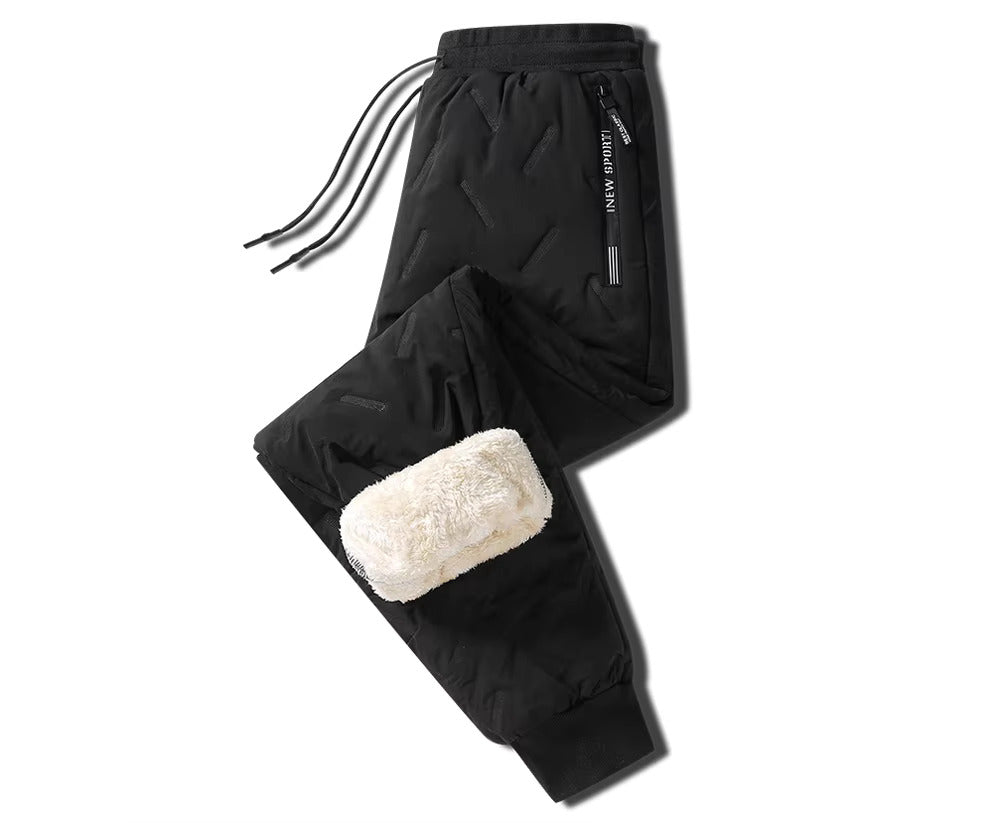 Pantaloni jogger neri imbottiti in pile, con tasche con zip e coulisse, ideali per l'inverno. Abbigliamento sportivo caldo e confortevole.
