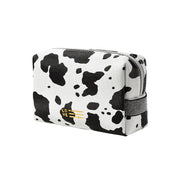 Astuccio cosmetico bianco e nero con stampa mucca, chiusura a zip, design moderno. Accessorio moda, organizer viaggio, regalo donna.