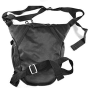 Zaino monospalla nero in tessuto resistente, con cinghie regolabili e fibbia in metallo, ideale per escursioni e uso quotidiano.