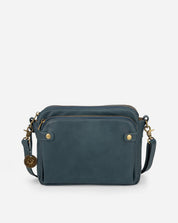 Borsa a tracolla in pelle blu con doppia cerniera, dettagli in metallo dorato e charm decorativo. Elegante accessorio moda donna.