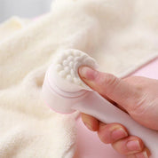 Spazzola elettrica per pulizia viso con setole morbide, ideale per esfoliazione e cura della pelle. Accessorio beauty per routine quotidiana.