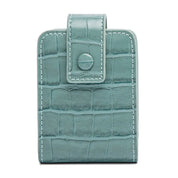 Portafoglio in pelle verde con texture coccodrillo, chiusura a bottone, design elegante e compatto, accessorio moda uomo e donna.