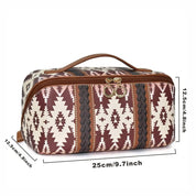 Borsa cosmetica etnica 25x12,5 cm, motivo geometrico marrone e beige, manico superiore, chiusura zip, organizer da viaggio elegante e pratico.