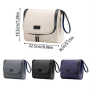 Borsa da viaggio impermeabile con cerniera, disponibile in beige, nero e blu. Dimensioni: 22,5x18,5x8 cm. Ideale per cosmetici e accessori.