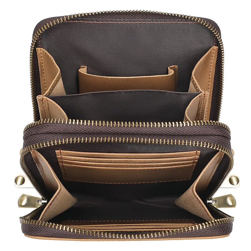 Portafoglio in pelle marrone con cerniera, scomparti multipli per carte e monete, design elegante e funzionale, accessorio moda uomo e donna.