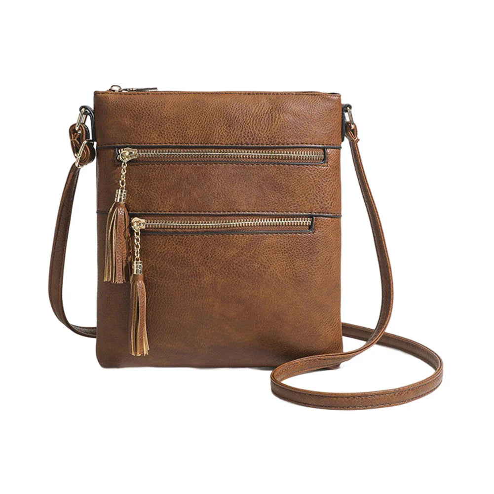 Borsa a tracolla in pelle marrone con doppia cerniera e nappine decorative. Design elegante e pratico, ideale per moda femminile e uso quotidiano.