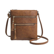 Borsa a tracolla in pelle marrone con doppia cerniera e nappine decorative. Design elegante e pratico, ideale per moda femminile e uso quotidiano.