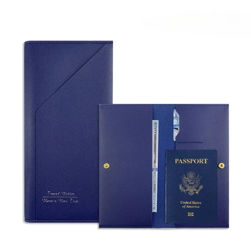 Portafoglio da viaggio blu in pelle con scomparti per passaporto, carte e documenti. Elegante e funzionale, ideale per viaggiatori frequenti.