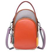 Borsa a tracolla in pelle multicolore per donna, design moderno, compatta, con manico superiore e tracolla regolabile. Accessorio moda elegante.