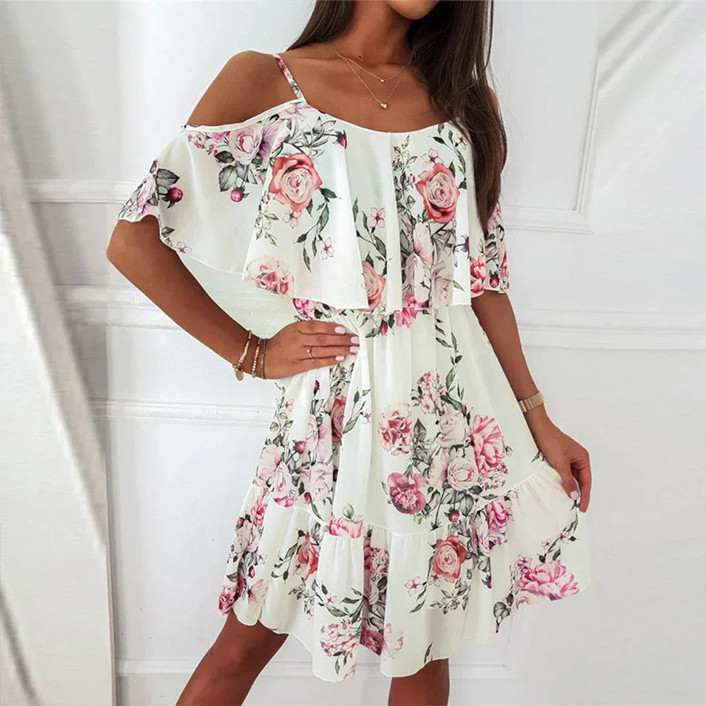 Abito estivo donna floreale bianco, spalle scoperte, volant, stampa rose rosa, elegante e casual, perfetto per occasioni estive e moda femminile.