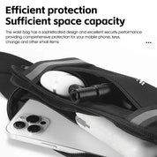 Marsupio nero con cerniera aperta, contenente smartphone, auricolari e torcia. Design elegante, protezione efficiente, capacità spaziosa.