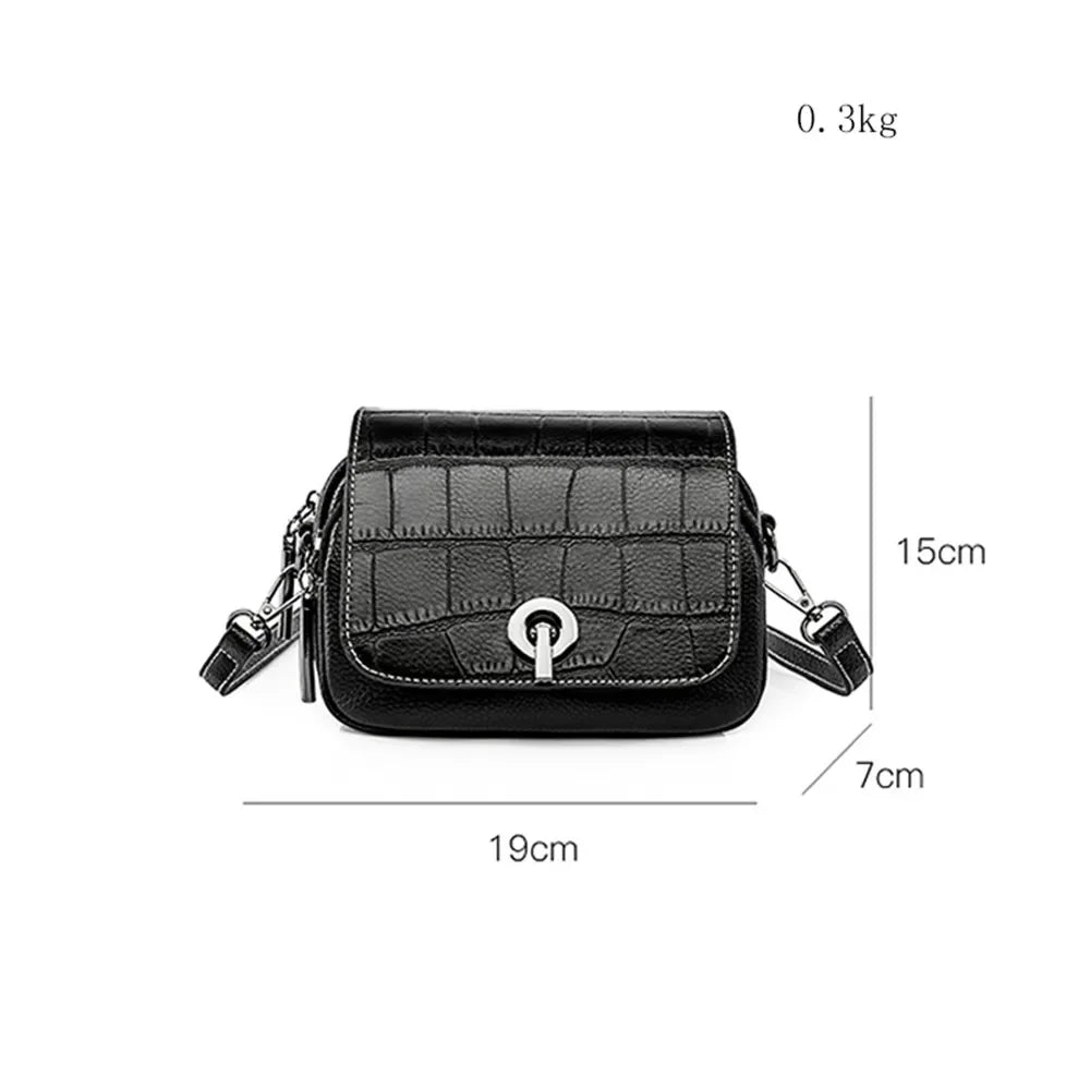 Borsa a tracolla nera in pelle sintetica con texture coccodrillo, dimensioni 19x15x7 cm, chiusura a gancio, elegante e leggera, 0.3 kg.