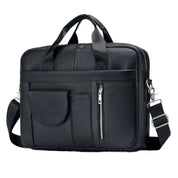 Borsa a tracolla in pelle nera per laptop, con tasche multiple e cerniere, design elegante e funzionale, ideale per lavoro e viaggio.