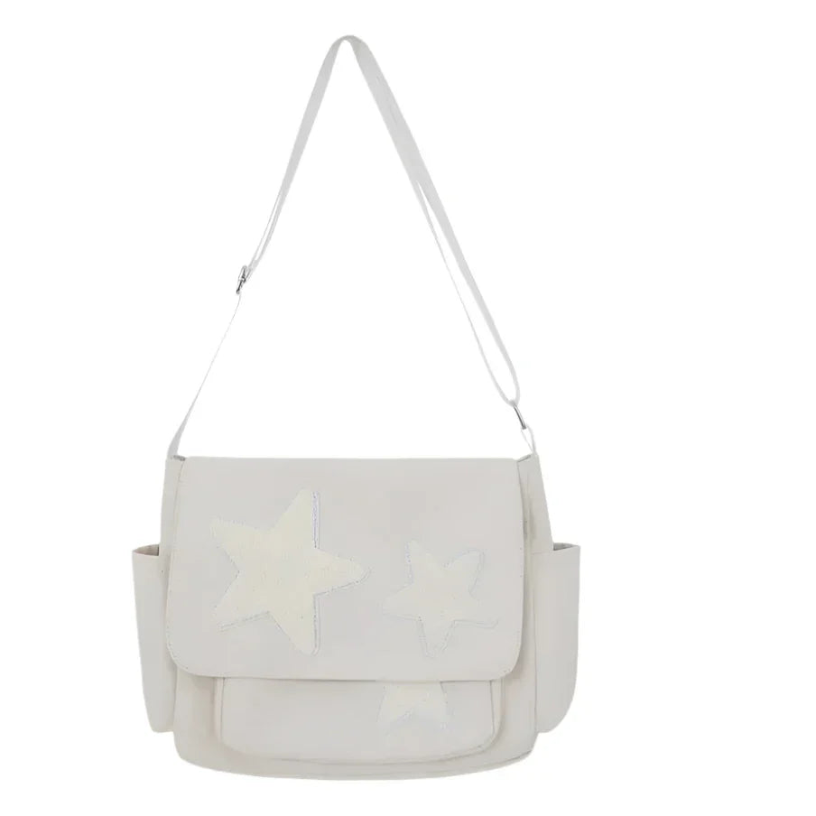 Borsa a tracolla bianca con stelle, design elegante, tasche laterali, perfetta per moda donna, accessorio versatile e trendy.