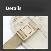 Cintura beige con fibbia regolabile e dettagli in metallo su sfondo nero. Design elegante e funzionale, ideale per moda e accessori.