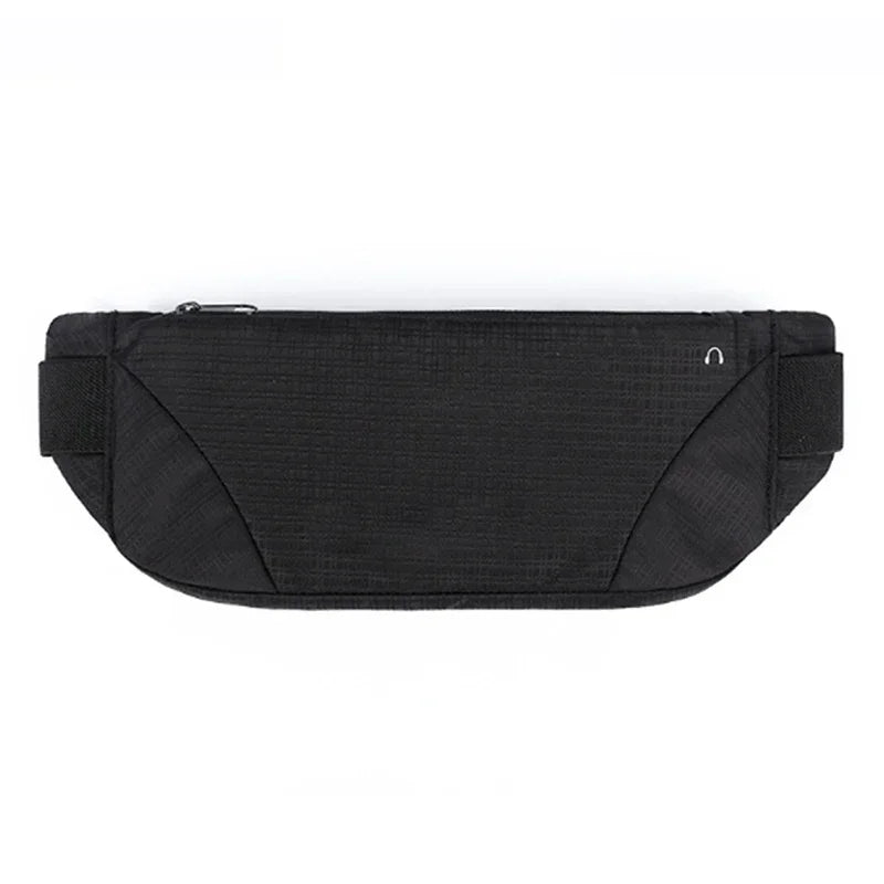 Marsupio nero elegante, compatto e resistente, ideale per viaggi e attività all'aperto. Design minimalista con chiusura a zip. Accessorio moda unisex.