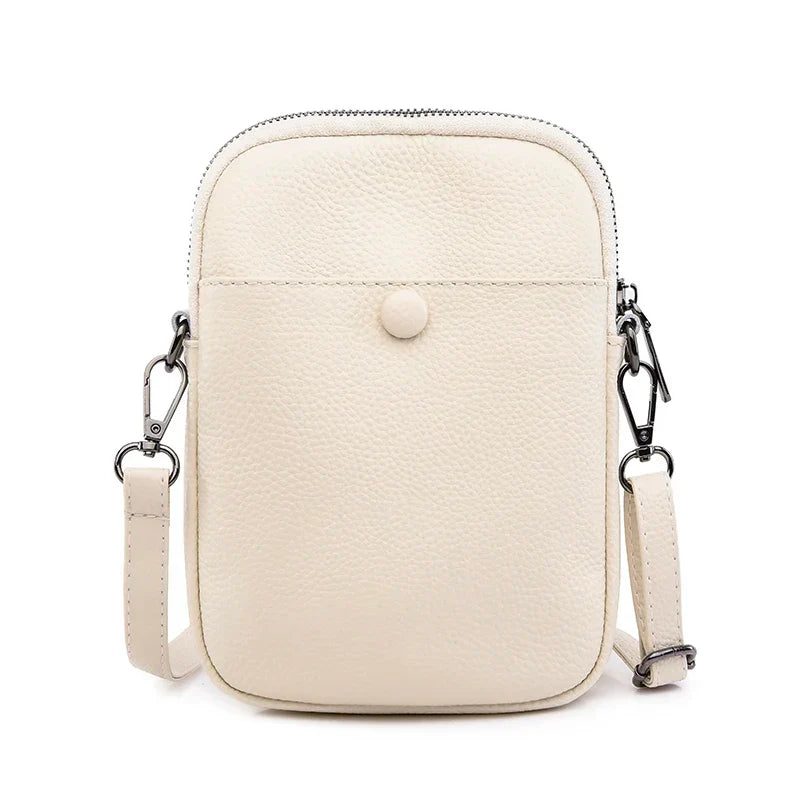 Borsa a tracolla in pelle bianca, design compatto, chiusura con zip, tasca frontale, ideale per donna, accessorio moda elegante e pratico.