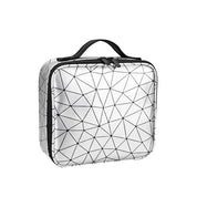 Borsa termica geometrica argento con manico, design moderno a triangoli neri, ideale per pranzo, picnic, viaggio. Accessorio elegante e funzionale.