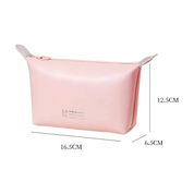 Astuccio cosmetico rosa in silicone, dimensioni 16.5x6.5x12.5 cm, con cerniera. Ideale per trucco, accessori viaggio, organizer borsa.