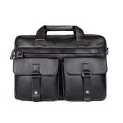 Borsa ventiquattrore in pelle nera con doppie tasche frontali e manici, ideale per lavoro e ufficio. Design elegante e funzionale.