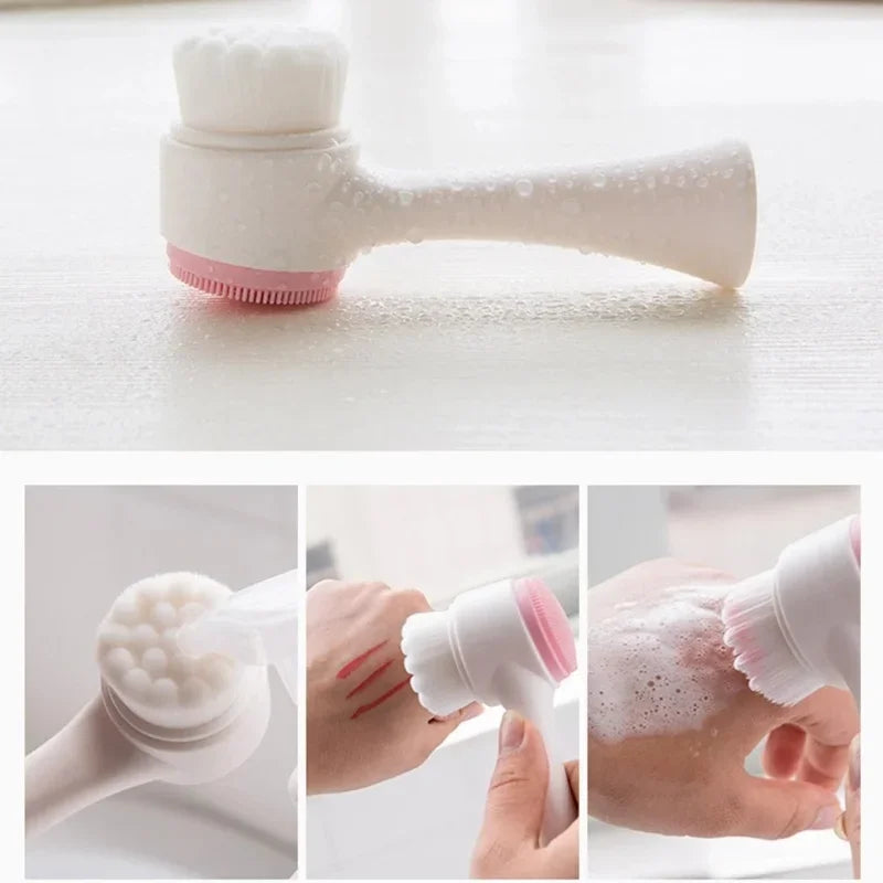 Spazzola viso doppia azione bianca, setole morbide e silicone rosa, ideale per pulizia profonda e massaggio. Accessorio skincare essenziale.