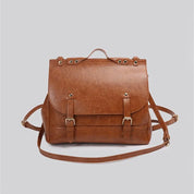 Borsa a tracolla in pelle marrone, design elegante con fibbie dorate, ideale per lavoro e tempo libero. Accessorio moda donna di tendenza.