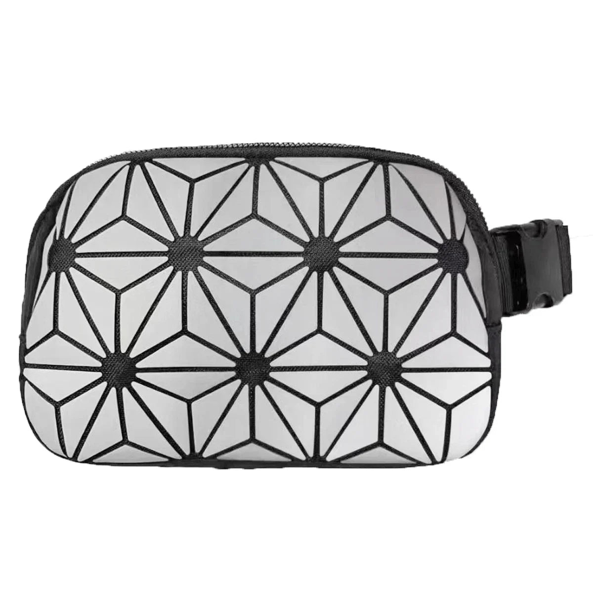 Marsupio geometrico bianco e nero con motivo a triangoli, chiusura a zip e cintura regolabile. Accessorio moda unisex, pratico e moderno.