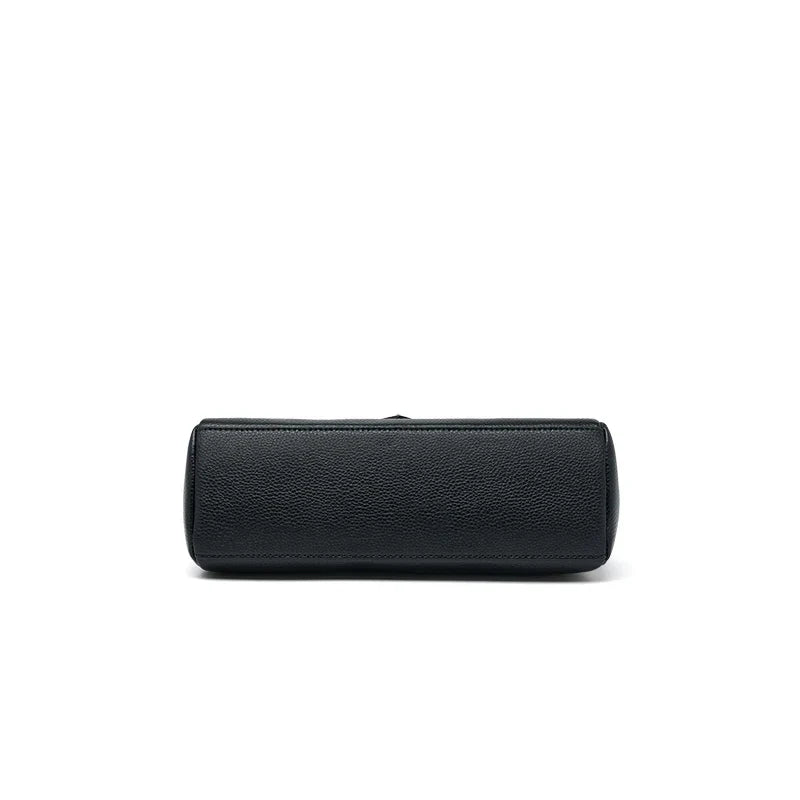 Borsa a tracolla nera in pelle, design elegante e minimalista, perfetta per moda donna, accessorio versatile per ogni occasione.