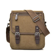 Borsa a tracolla in tela marrone con fibbie in pelle, tasca frontale con zip, ideale per uomo, stile casual, perfetta per viaggi e uso quotidiano.