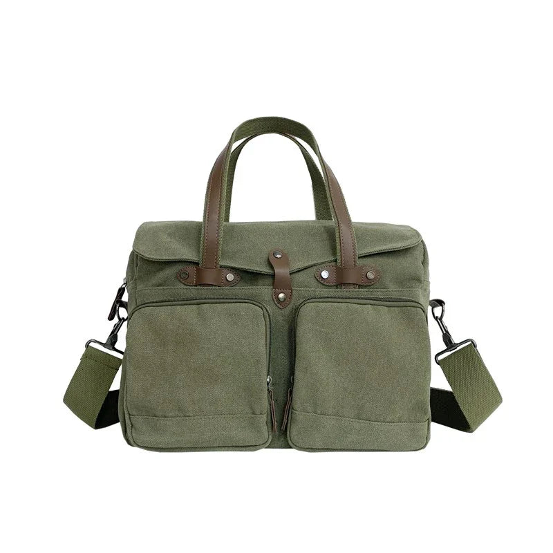 Borsa a tracolla verde oliva in tela con manici in pelle marrone, tasche frontali con zip, ideale per lavoro e viaggio. Accessorio moda unisex.