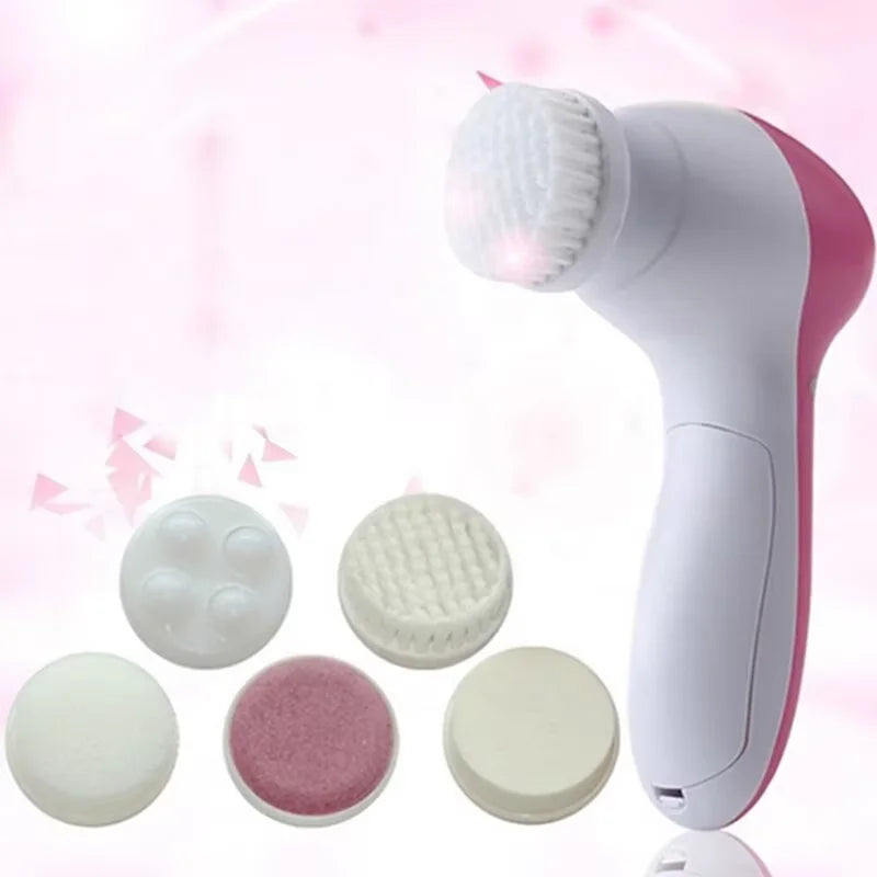 Spazzola elettrica per pulizia viso con testine intercambiabili, design ergonomico bianco e rosa, ideale per esfoliazione e cura della pelle.