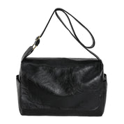 Borsa a tracolla in pelle nera, design elegante e moderno, ideale per donna. Accessorio moda versatile, perfetto per ogni occasione.